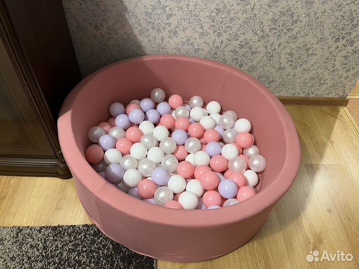 Сухой бассейн с шариками