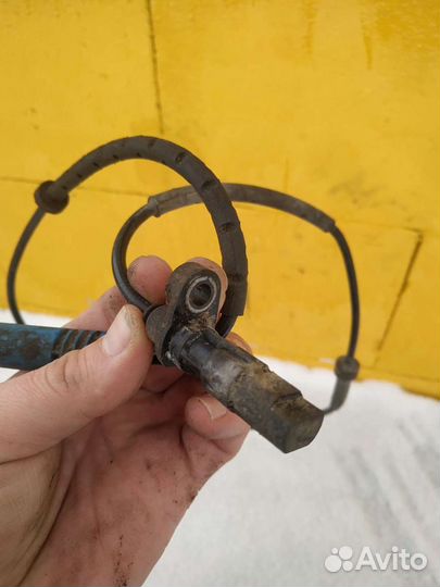 Бмв Е39 датчик абс задний