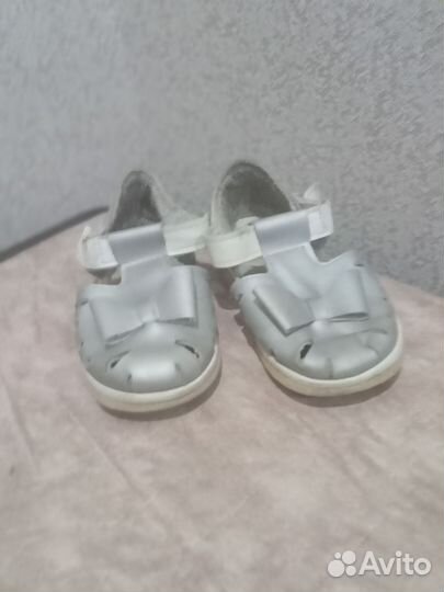 2 пары босоножек для девочки