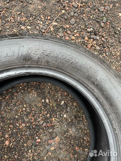 Michelin Defender 235/55 R17