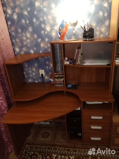 Компьютерный стол угловой с полками бу