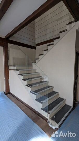 Ограждения для лестниц из стекла