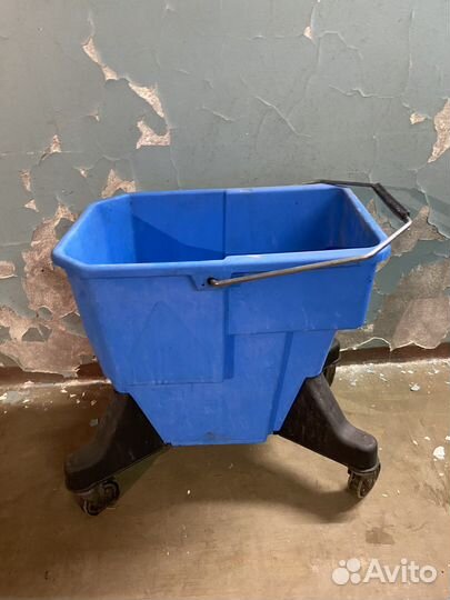 Ведро на колесах