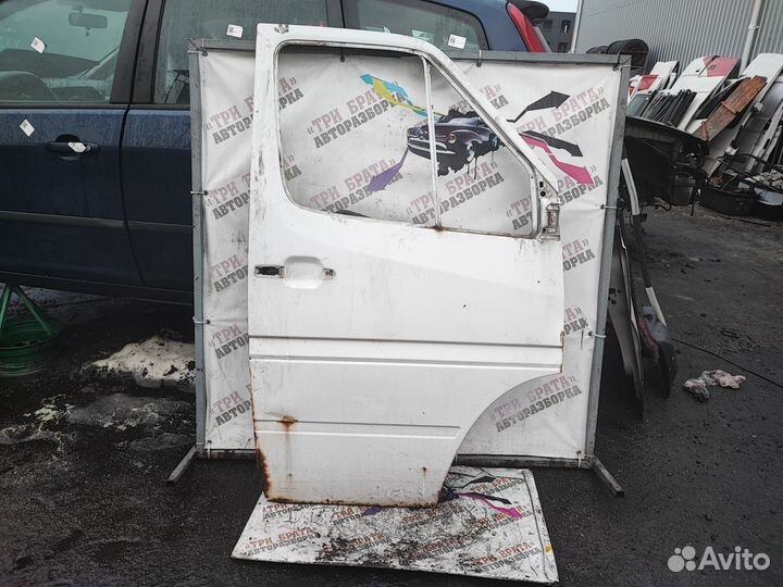 Мерседес Спринтер Дверь передняя Прав