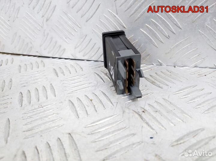 Кнопка аварийной сигнализации Passat B5 3B0953235D