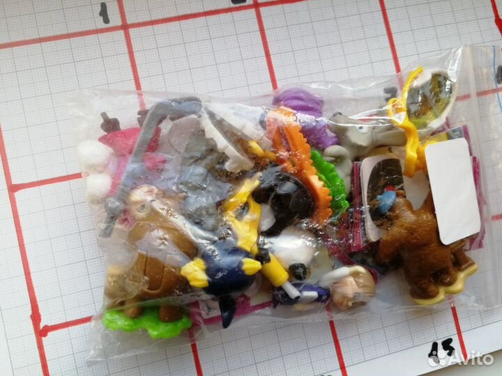 Серия киндеров Маша и медведь 6