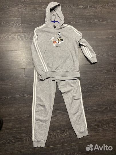 Спортивный костюм adidas