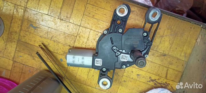 Мотор стеклоочистителя заднего стекла