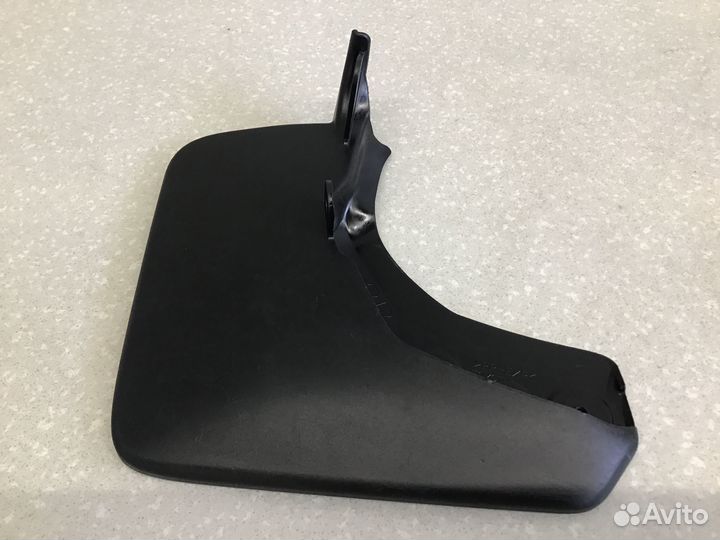 Брызговик задний правый Toyota RAV 4 2018