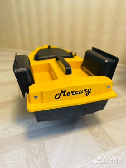 Прикормочный кораблик для рыбалки