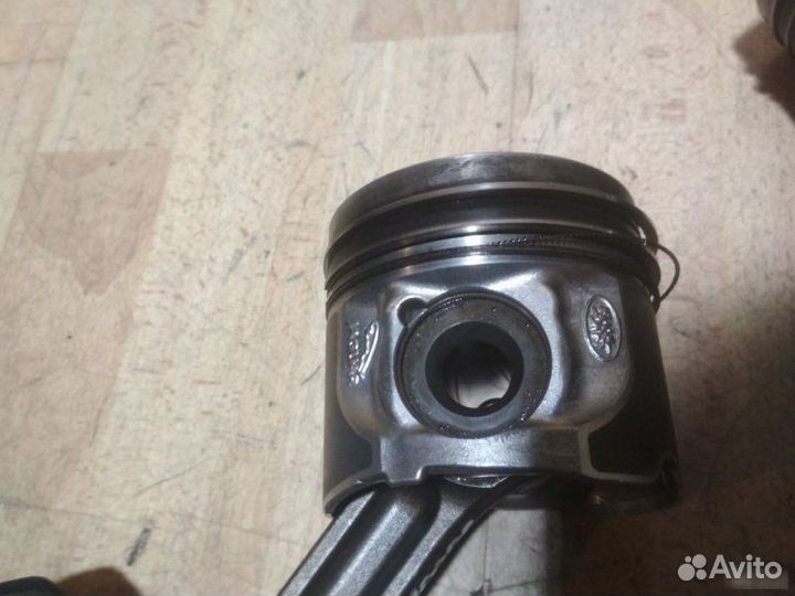 Поршень с шатуном Land Rover Range Rover Evoque