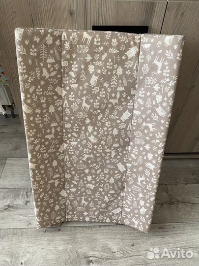 Пеленальная доска на кроватку