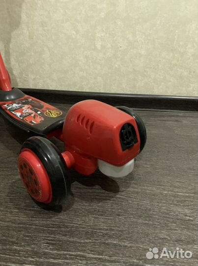 Самокат трехколесный