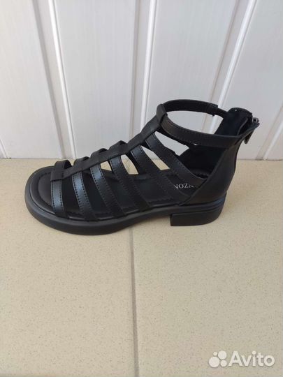 Босоножки новые Renzoni