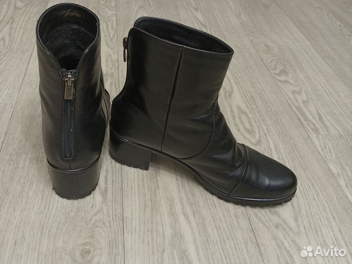 Женские демисезонные ботинки кожаные