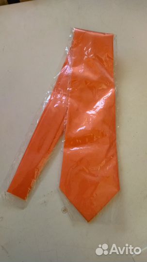 Стильный оранжевый галстук