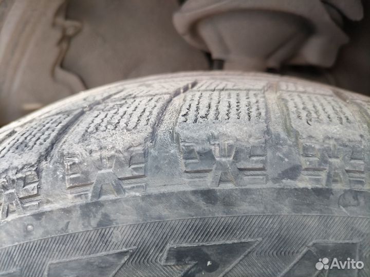 Bridgestone Ice Cruiser 5000 215/65 R16