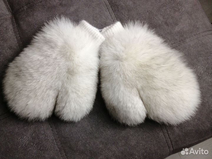 Варежки с мехом серебристого песца