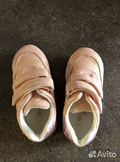Продам обувь для девочки