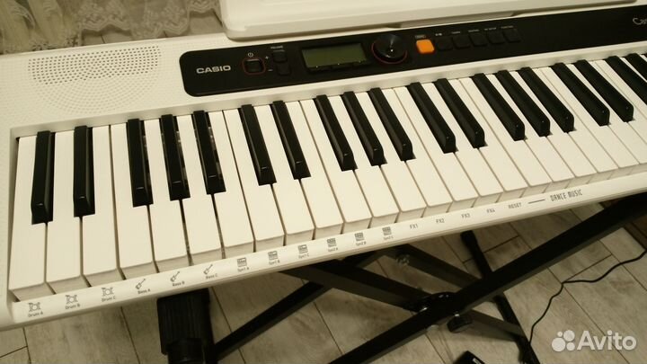 Продается синтезатор Casio