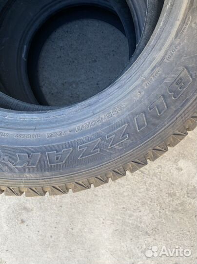 Bridgestone Blizzak DM-V2 235/65 R17