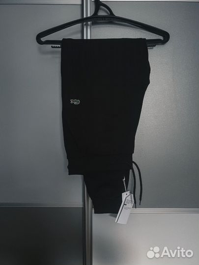 Простота и стиль: комплект Lacoste для вас