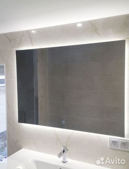 Круглое зеркало с подсветкой в ванную