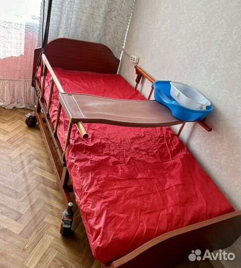 Медицинская кровать для лежачих больных