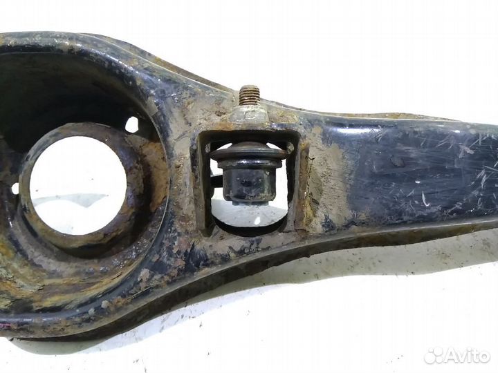 Рычаг задний нижний правый