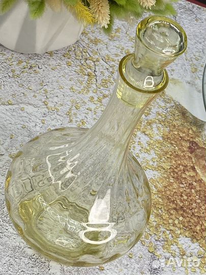 Графин из цветного стекла