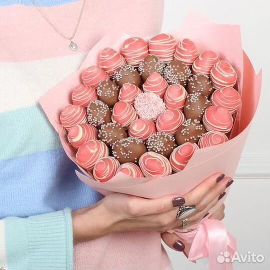 Клубника в шоколаде, сладкий подарок