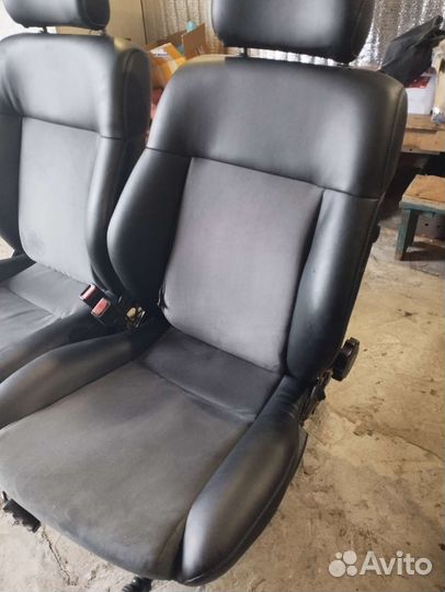 Кожаные передние сиденья бу