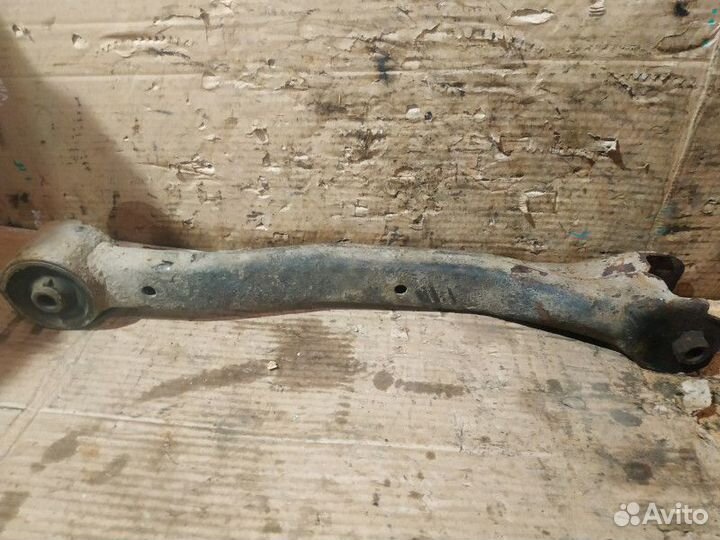 Рычаг задний левый Mitsubishi Pajero