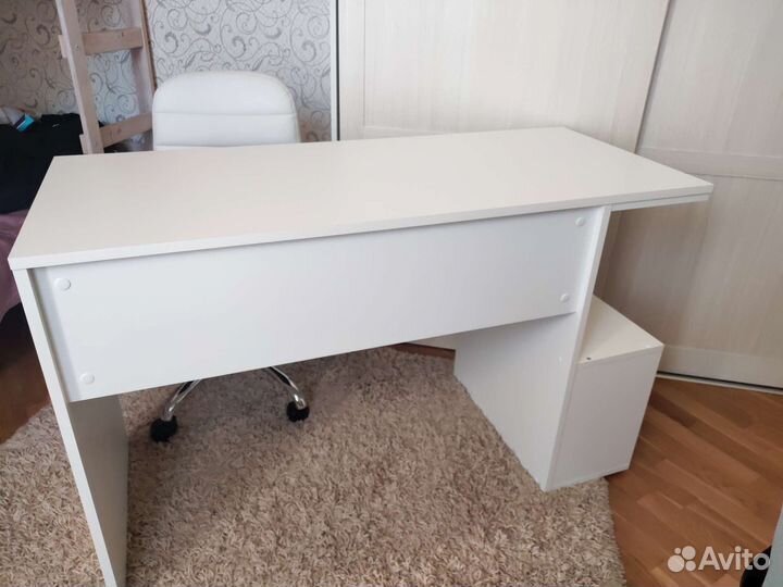 Компьютерный стол и стул