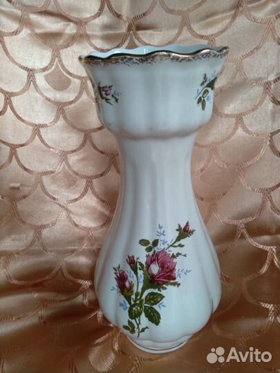 Фарфоровая ваза для цветов