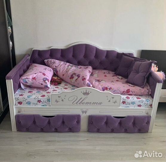 Детская кровать диванчик в каретной стяжке велюр