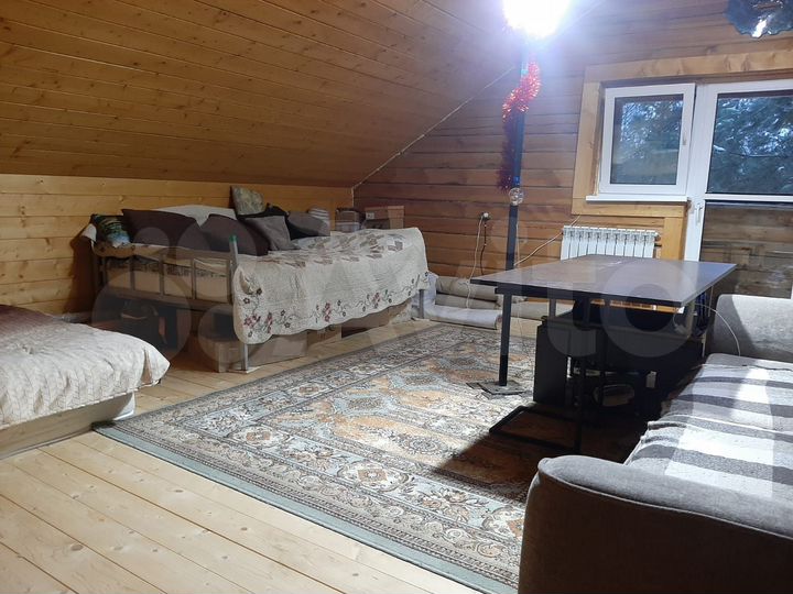 Коттедж 196 м² на участке 10 сот.