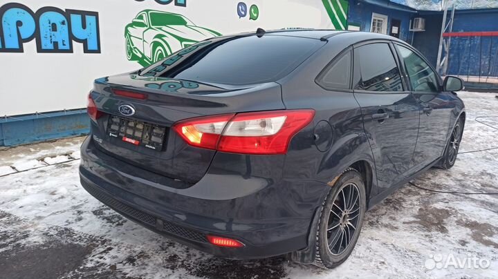 Кронштейн заднего бампера правый Ford Focus 3 2013