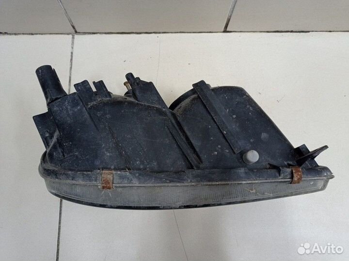 Фара передняя левая Toyota RAV4