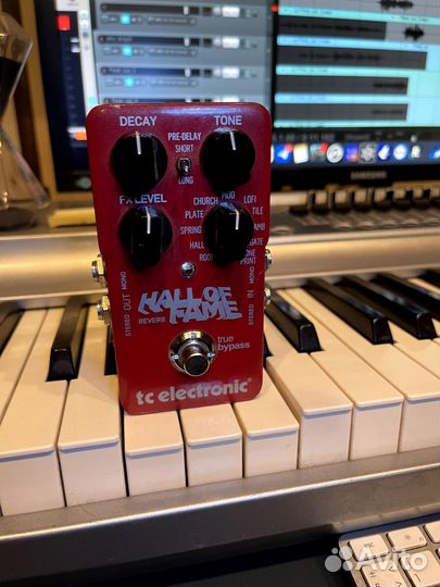 Гитарная педаль TC Electronic Hall of Fame Reverb