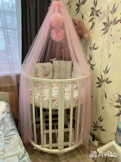 Продам кроватку 9в 1 с маятником