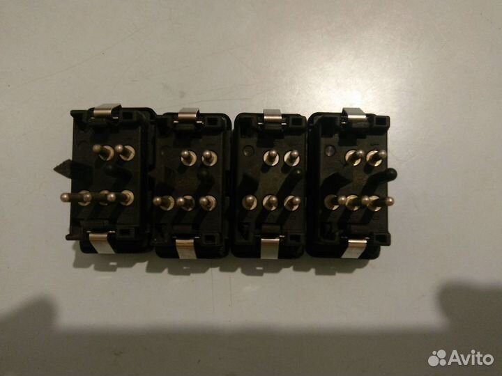 Кнопки электроподъемников задних дверей bmw e34 e3