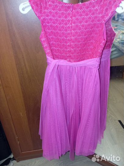 Продаются нарядные платья для девочек (3-9 лет)