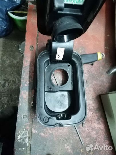 Лючок бензобака сценик 2