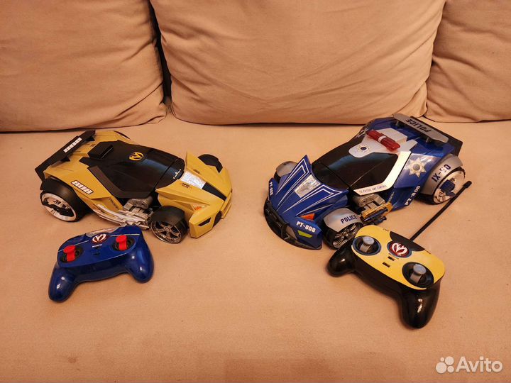 Машинки-трансформеры на пульте управления