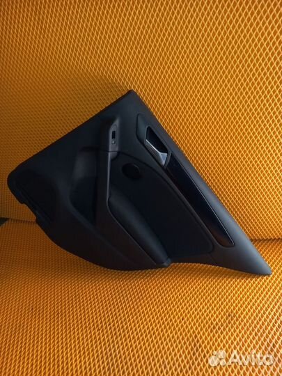 Обшивка двери задней правой Golf Mk6