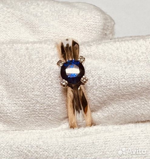 Золотое кольцо с камнем 17р