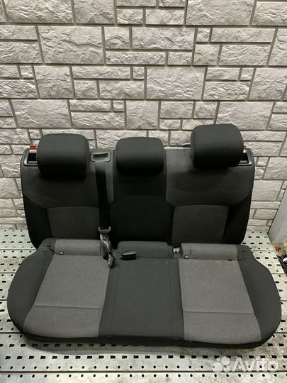 Skoda Rapid Передний и задний ряд сидений
