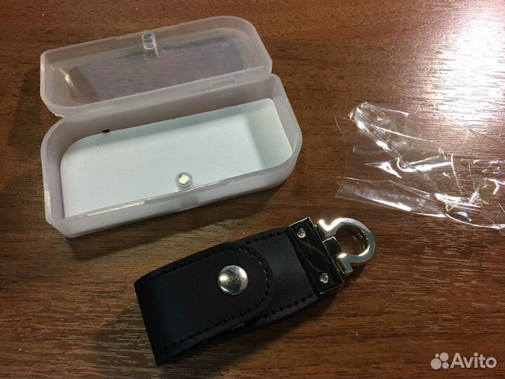 Флэшка в коже