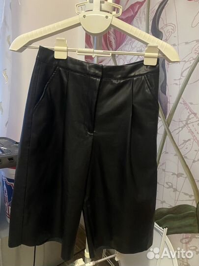 Кожаные Шорты бермуды sela